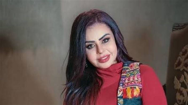 مذيعة شهيرة بالمهندسين