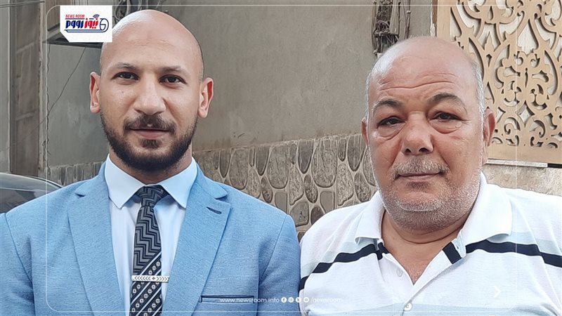 صورة للأسرة والمحامي