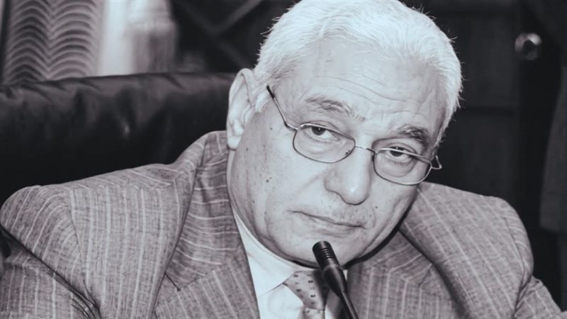 الدكتور أسامة العبد