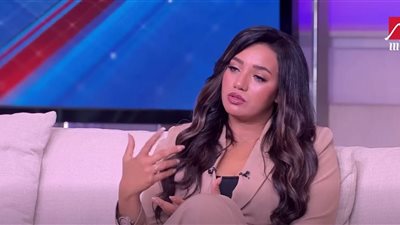 سمية درويش: رحت لمخرج أشوف كليب صليت عنده و قررت اتحجب واعتزل 