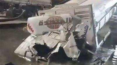 هبوط أرضي مفاجئ بطريق القطامية العين السخنة وسقوط سيارة نقل