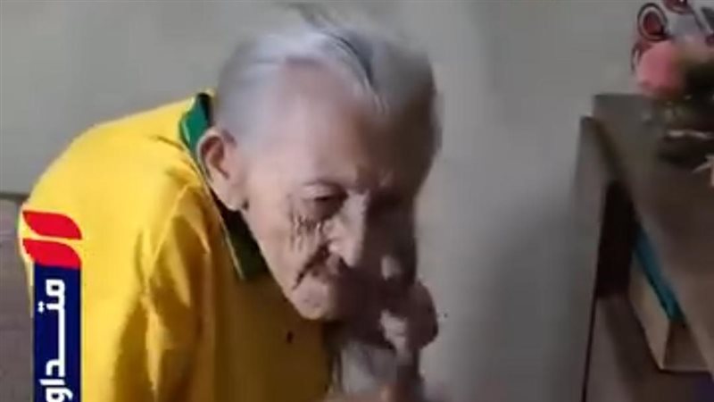 معمرة بعمر 104 أعوام