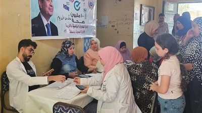محافظ الغربية يتابع القافلة الطبية بقرية القرشية بمركز السنطة 