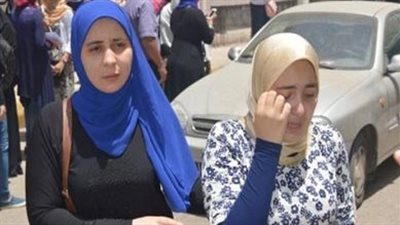 دموع وتأثر بين طلاب دمياط بعد امتحان اللغة العربية وشكاوى من النحو