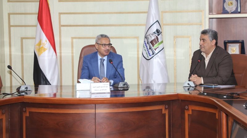 محافظ بنى سويف ومدير