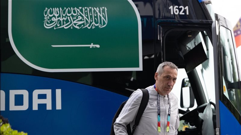 دونيس مدرب السعودية
