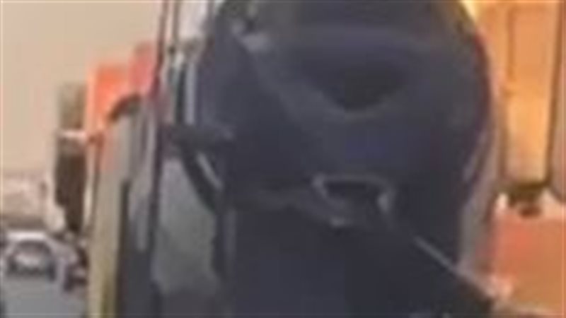 قيام قائد سيارة نقل