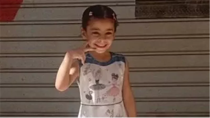 الطفلة تيا