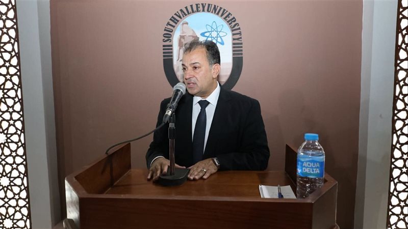 رئيس جامعة قنا 