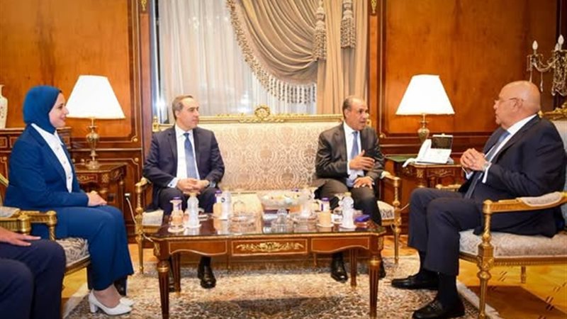 وزير الخارجية يلتقي