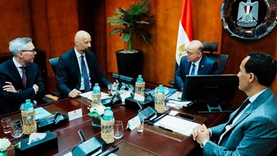 وزير الاستثمار يبحث مع «سكاتك» النرويجية مشروعات الطاقة وتحلية المياه بمصر