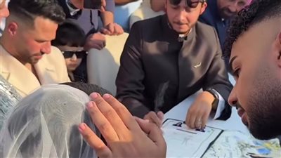 تصرف غير متوقع من ميك أب آرتيست لعروس أثناء كتب الكتاب       