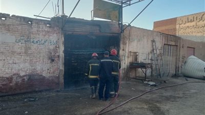 السيطرة على حريق مخزن بالمدينة الصناعية القديمة في السويس واستمرار التبريد