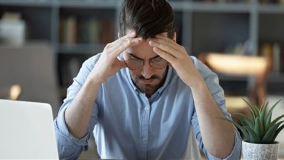 ضباب الدماغ يهاجم الشباب.. لماذا يزداد النسيان وضعف التركيز؟