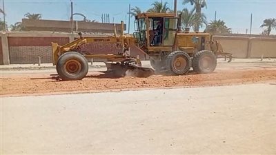 حي الجناين يواصل تمهيد طريق قرية عامر ورفع المخلفات بطريق السويس – الإسماعيلية