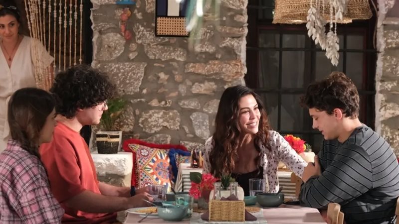 مسلسل في السابعة