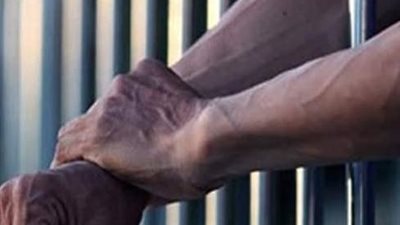 بسبب خلافات الجيرة.. حبس 4 متهمين بالتعدي على مواطن في البحيرة 4 أيام