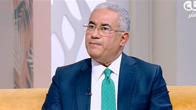 العصبية المفرطة والشعور بالترقب.. دكتور عبد الناصر يكشف علامات اضطراب القلق