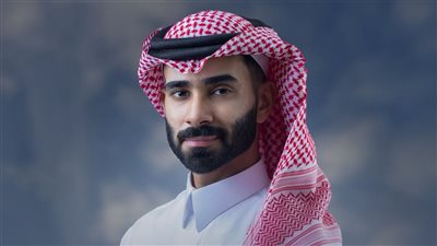 علي شبيب يجمع الأغاني الشعبية لأفراح الخليج في ميدلي واحد 