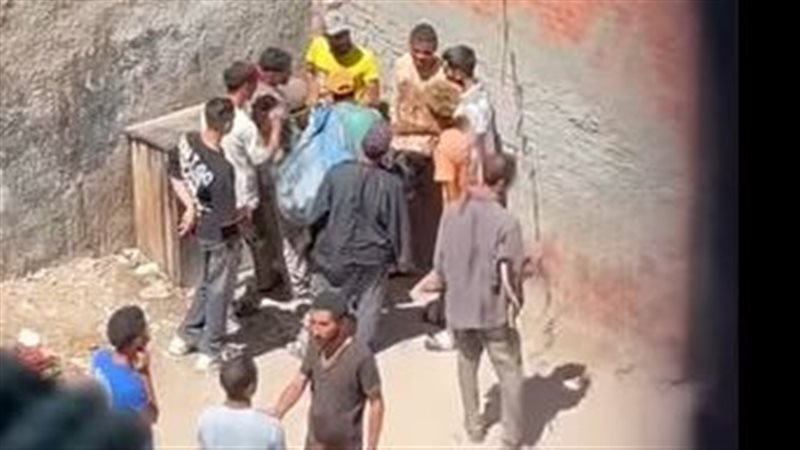 سوق مخدرات علني في