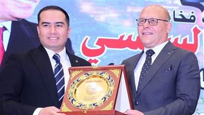 مصطفى المنشاوي يحصد درع جامعة سوهاج تقديرًا لدوره الإعلامي في مؤتمر 30 يونيو