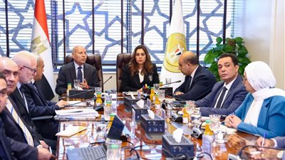 توجيهات بغلق البؤر العشوائية ومنع تراكم المخلفات بالعاشر من رمضان