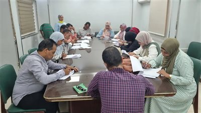 محافظ أسوان يتابع تأهيل الكوادر المحلية واختيار المرشحين للبرامج التدريبية