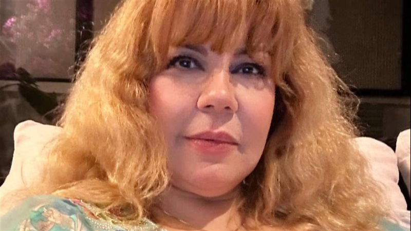 الفنانة منى إش إش