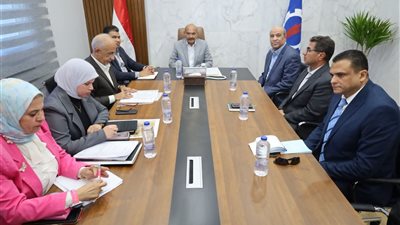 محافظ السويس يبحث تطوير شركة مصر إيران وتعزيز دورها الصناعي