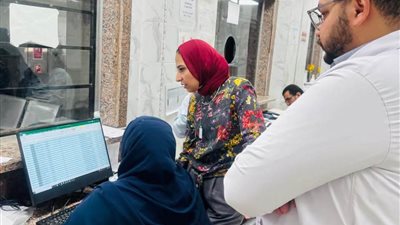 مدير الرعاية الأولية بالسويس تتفقد طب أسرة عرب المعمل لمتابعة جودة الخدمات 
