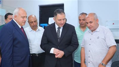 محافظ دمياط يتابع العمل بالمركز التكنولوجي لخدمة المواطنين بميت أبو غالب