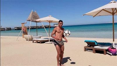 أزمة جديدة تلاحق مصطفى محمد في فرنسا بسبب صورته على البحر