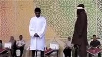 قبلة عبر 