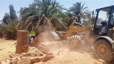 محافظ أسوان يتابع جهود إزالة التعديات ضمن المرحلة الثالثة من الموجة الـ 29 