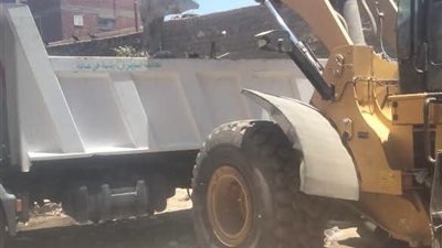 حي عتاقة ينفذ حملة نظافة مكبرة بمنطقة عرب المعمل وخطوط المكبس بالمدن الجديدة 