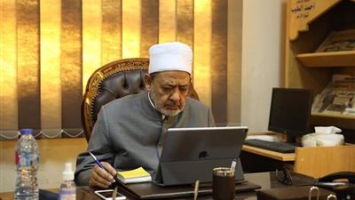 شيخ الأزهر يعزي الدكتور إبراهيم الهدهد في وفاة والدته
