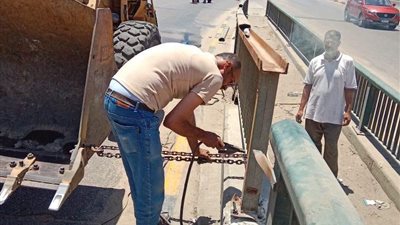 محافظ الجيزة يتابع تركيب أسوار جديدة بمحور 26يوليو بعد إزالة الأجزاء المتهالكة