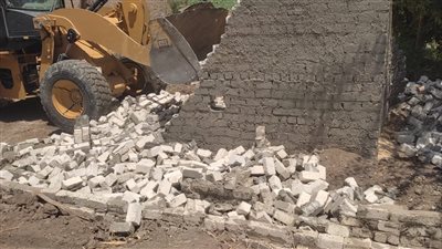 بتوجيهات محافظ قنا.. إزالة 11 حالة تعدّٕ خلال حملة مكبرة في نقادة