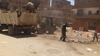 حي الأربعين بالسويس يواصل حملات النظافة المكبرة  لتحسين المظهر وتطهير البيئة