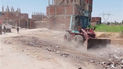  الجناين بالسويس تواصل حملات النظافة اليومية ويرفع تجمعات المخلفات
