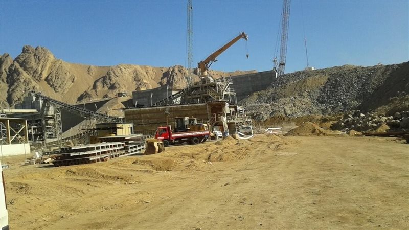 استخراج الخامات التعدينية