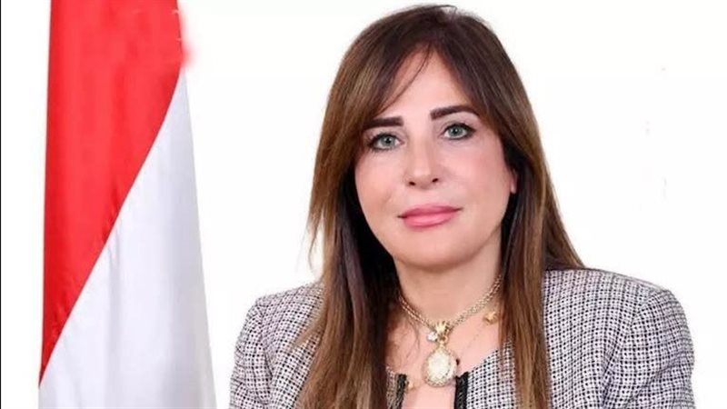 وزيرة الإسكان 
