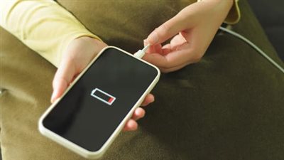 سرعات شحن آيفون وآيباد عبر USB-C.. ما أقصى قدرة تدعمها أجهزة أبل الحديثة؟