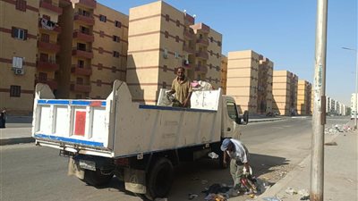 حملة نظافة موسعة بحي فيصل بالسويس.. استمرار رفع المخلفات وتحسين مستوى الخدمات