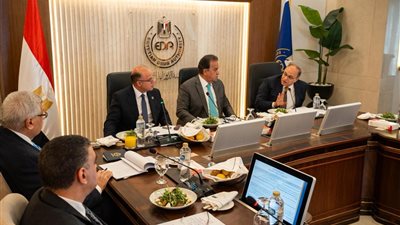 الغمراوي: نتابع المخزون الدوائي بشكل مستمر لضمان تحقيق الأمن الدوائي المصري