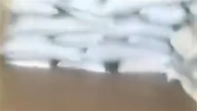 غرق كميات من السكر التمويني بمياه الصرف داخل مخزن ديروط بأسيوط