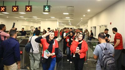توافد جماهيري على مونوريل شرق النيل استعدادًا لمتابعة مباراة مصر والأرجنتين