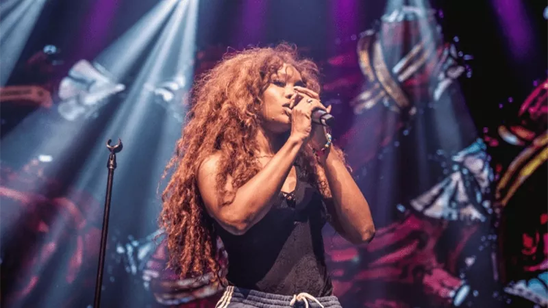 النجمة SZA
