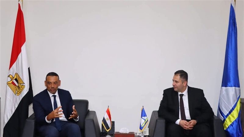 محافظ دمياط مع وفد