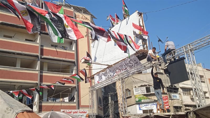 قطاع غزة يتزين بالأعلام المصرية